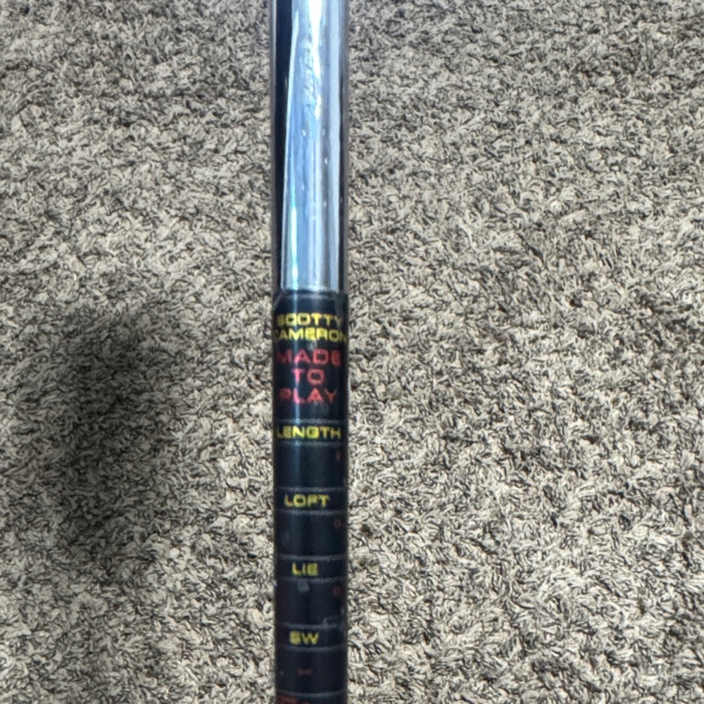 Titleist Scotty Cameron GOLO Putter with Silver and Red - Picture 6 of 12